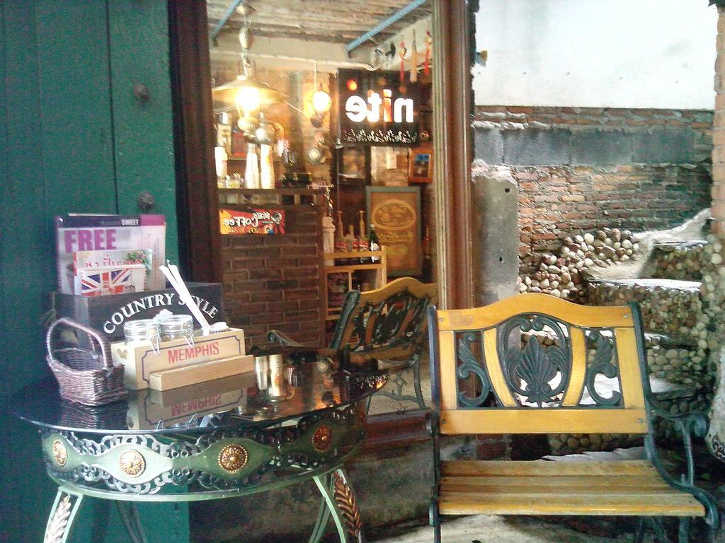 Hotel Cafe De Baan Raow Bangkok Zewnętrze zdjęcie